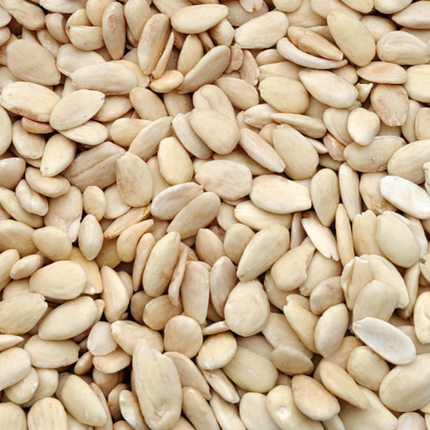 Amandes biologiques cassées blanchies